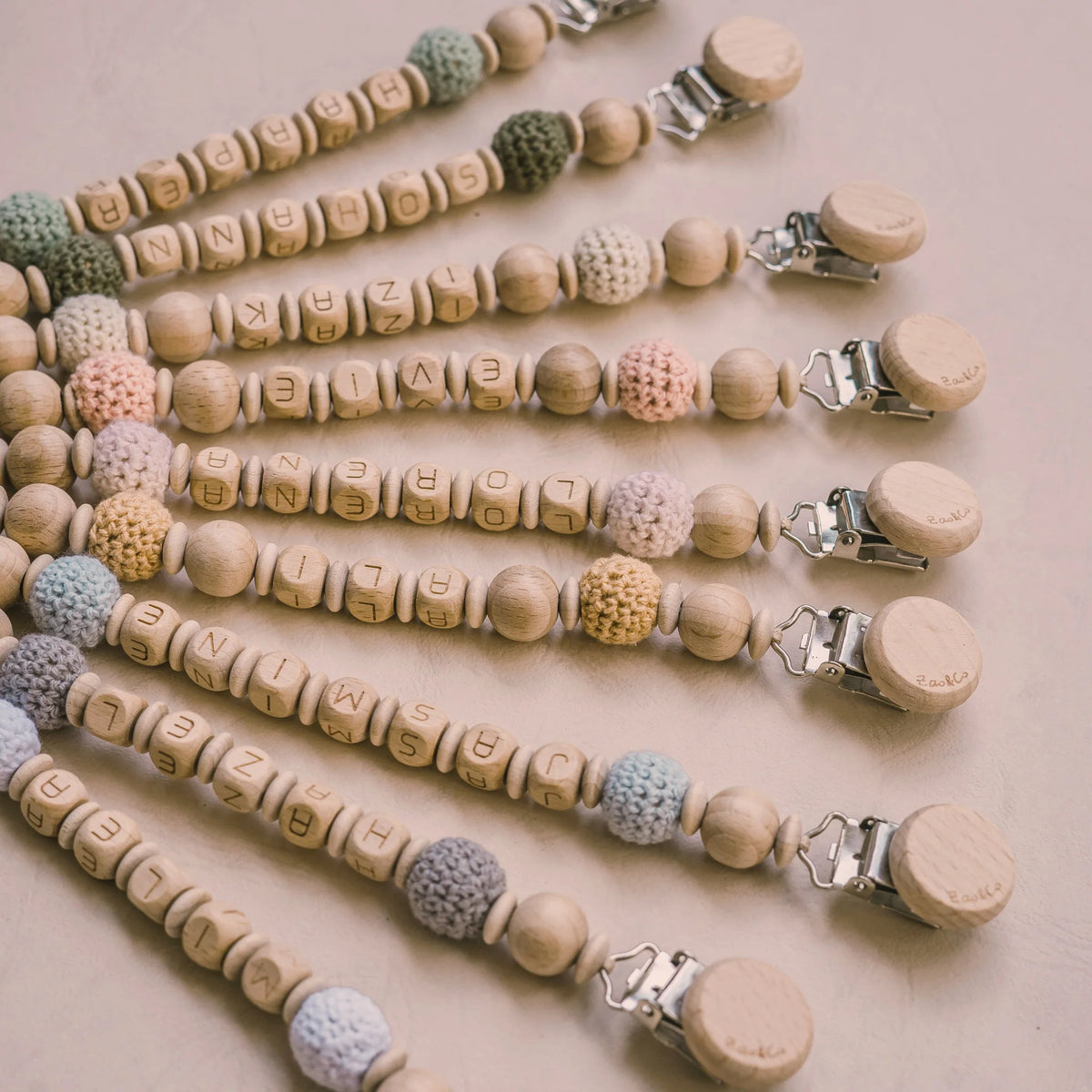Attache tétine personnalisée - Modèle Hêtre & crochet