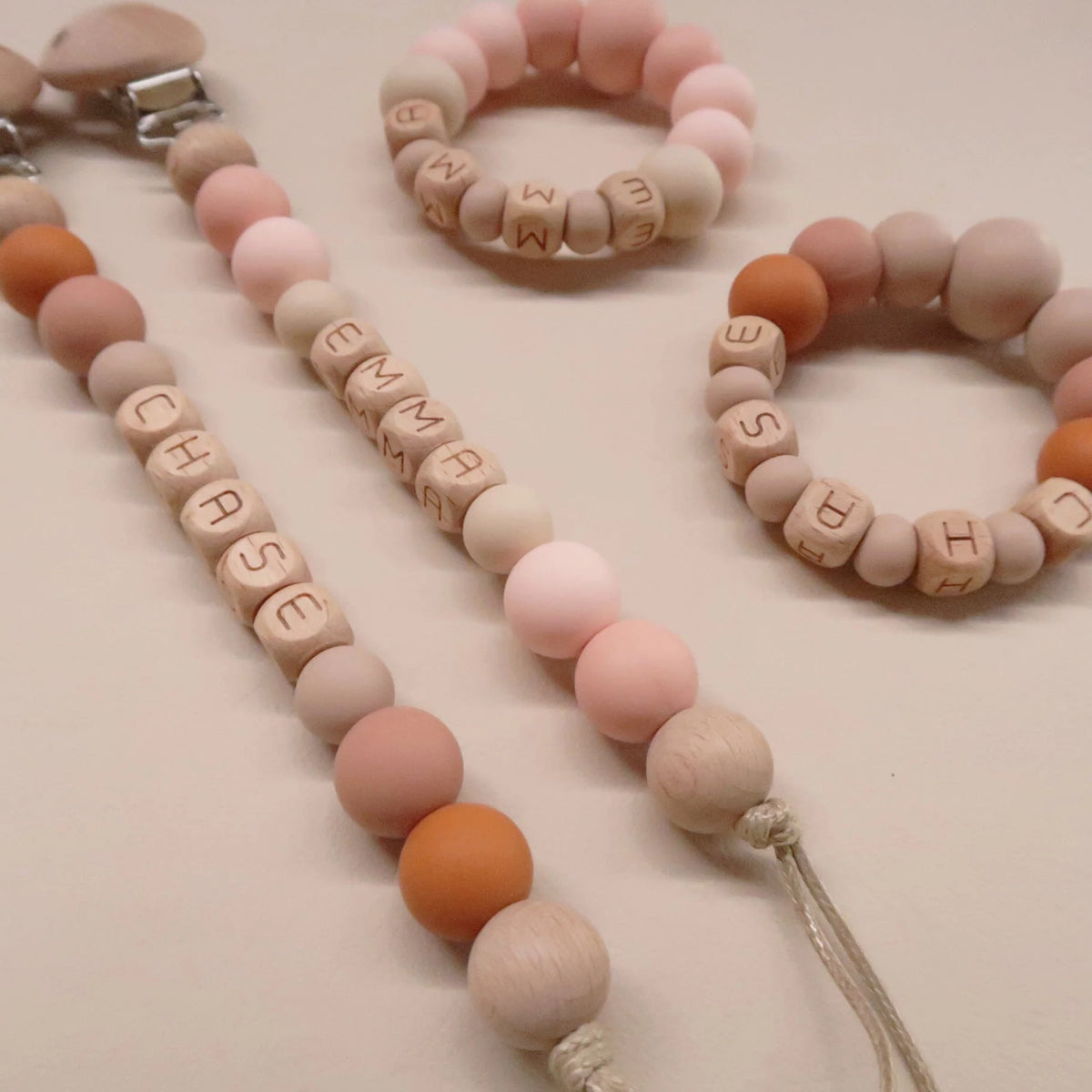 Attache tétine personnalisée - Modèle Hêtre & Silicone