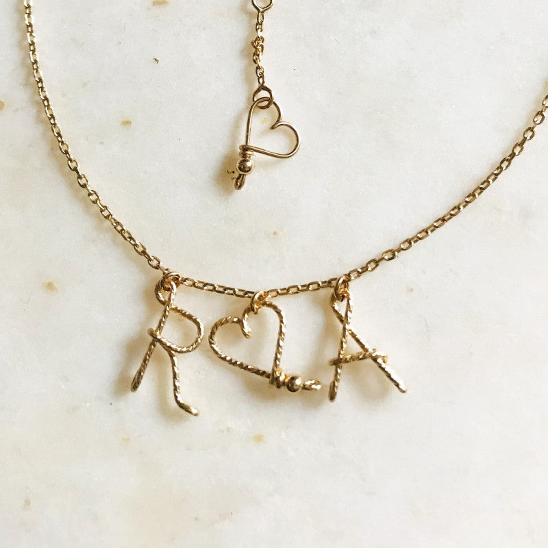 Collier personnalisé - Petite Majuscule sur chaîne sparkle