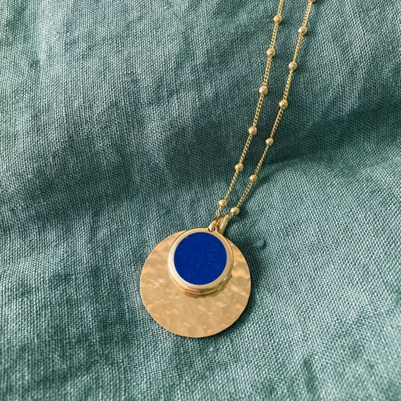 Collier médaille martelée et pierre fine personnalisé - Chaîne perlée - Plaqué Or