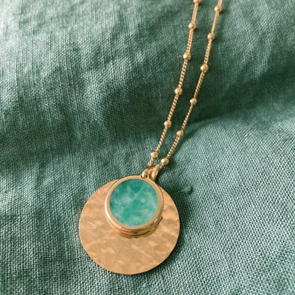 Collier médaille martelée et pierre fine personnalisé - Chaîne perlée - Plaqué Or