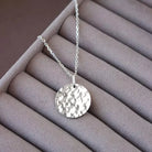 Collier personnalisé - Pendentif petite médaille martelée - Argent ou Plaqué Or