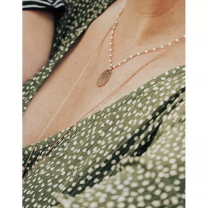 Collier chaîne perles émaillées personnalisé - Médaille martelée  - Plaqué Or