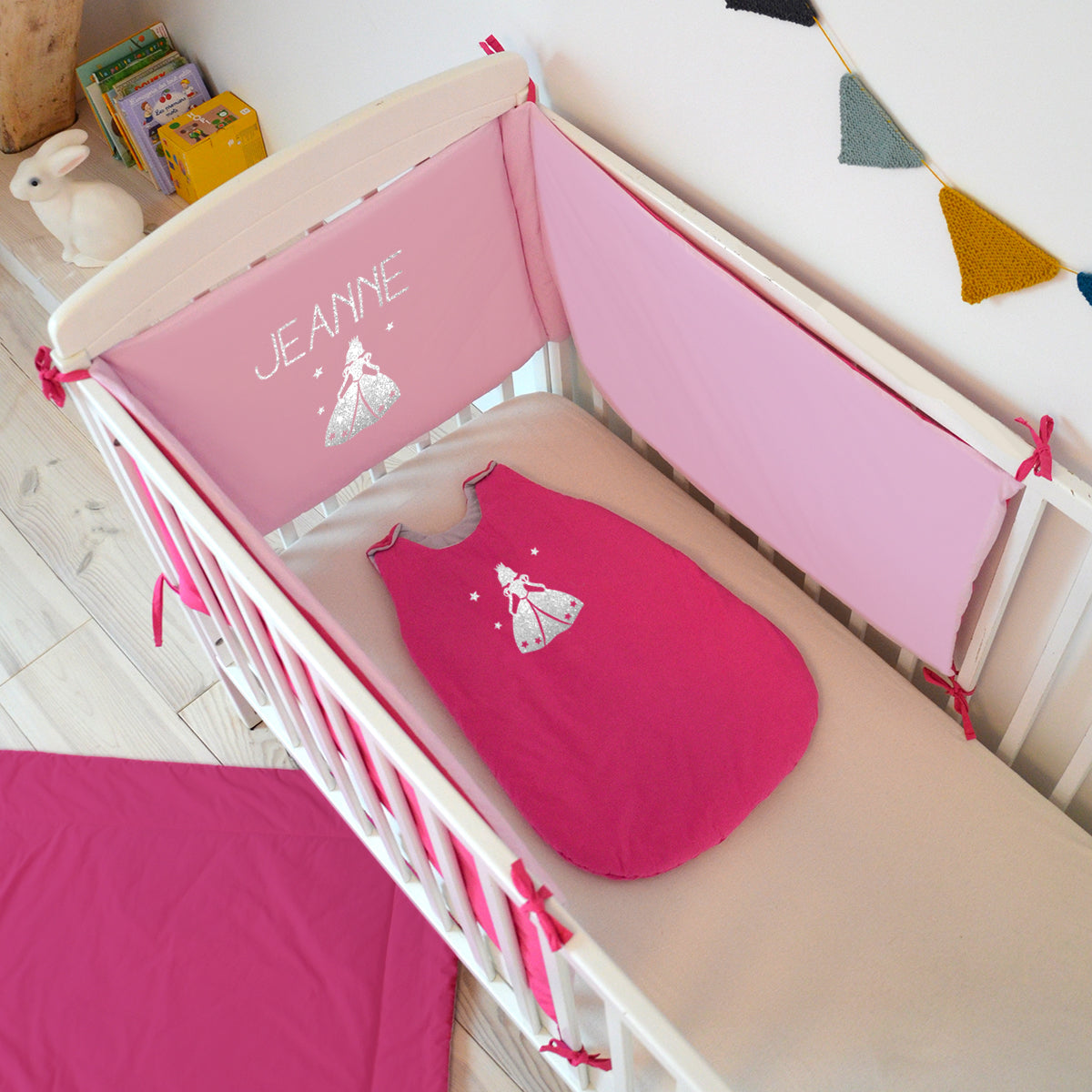 Tour de lit bébé personnalisé