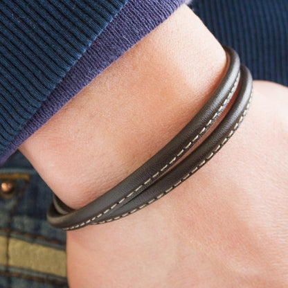 Bracelet homme personnalisé acier et cuir - Le surpiqué