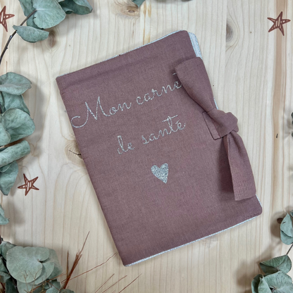 protège-carnet-de-santé-lin-mauve-enfant-bébé-personnalisé-prénom-cadeau-de-naissance-made-in-france