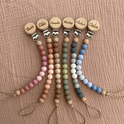 attache-tétine-personnalisée-bois-prénom-crochet-made-in-france
